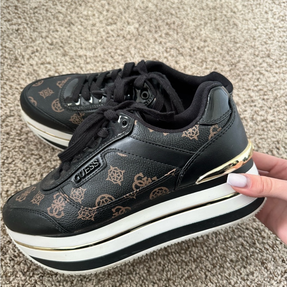 GUESS Sneakers